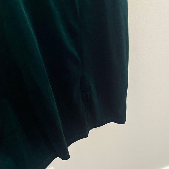 Pink Blush Forest Green Velvet Long Sleeve Side Slit Maternity Dress - Picture 7 of 10